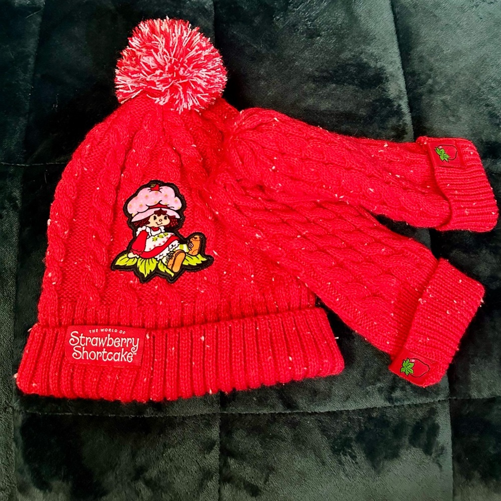 Strawberry Shortcake Red Knit Hat and Mittens Set